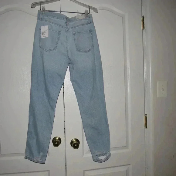 NWT FOREVER 21 High Rise Relaxed Fit Front Button Tapered Leg Jeans Size 27 - Picture 3 of 10